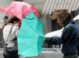 Vento molto forte su Puglia e Trani a partire da mezzogiorno di domani: diramata l'allerta gialla