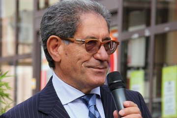 La Fondazione Megamark premia gli studenti del De Amicis: con il contributo acquistati armadietti, librerie e sussidi