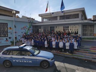 La polizia di Stato incontra gli alunni della scuola Petronelli per il progetto 