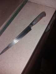 Trani, vico San Basile: la Polizia sequestra coltello lasciato su finestra. I residenti, esasperati dalle molestie, pronti ad un esposto