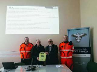 Trani, corso di primo soccorso alla Croce bianca: in attesa del secondo incontro, donato un defibrillatore