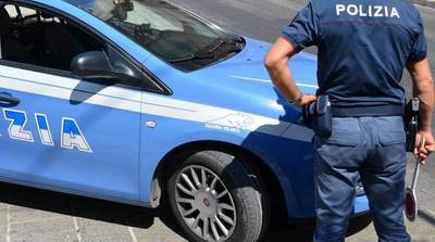 Trani, parcheggiatori abusivi: la polizia vieta ad un rumeno di accedere in piazza re Manfredi
