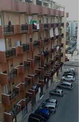 Coronavirus, la musica che unisce e dà speranza: le note dell'Inno di Mameli in largo Goldoni