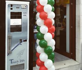 Coronavirus, la figlia dei coniugi positivi di Trani racconta un incubo fra il padre in terapia internsiva e la mamma insultata dal balcone. «Ma almeno domani riapriamo l'attività»