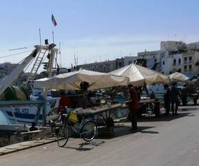 Coronavirus, il sindaco di Trani fa controllare i giochi nelle tabaccherie. Problemi con pesce e frutta