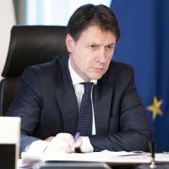 Coronavirus, il Governo invia quasi 5 miliardi ai sindaci: «Chi non ha soldi potrà mangiare grazie a loro». Cassa integrazione ed altri sostegni entro il 15 aprile