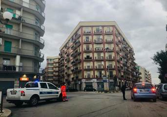 Coronavirus, l'impennata dei casi non ferma gli scorretti. Bottaro: «Sanzionati quattro baristi per vendita di dolci con saracinesche semichiuse»