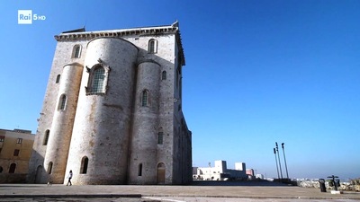 Il mare, la pietra, la storia e le storie: benvenuti a Trani con Rai5