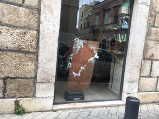 Trani, tentato furto al negozio di biciclette in via Amedeo: interviene la polizia