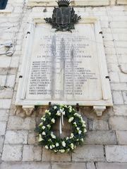 Andrea Moselli: «Urge un intervento di pulizia per l'epitaffio di piazza Libertà»