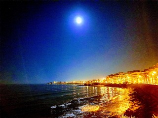 Coronavirus, il perigeo allevia la sofferenza: anche a Trani obiettivi a caccia della «superluna»