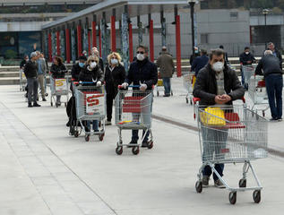 Fila fuori al supermercato? Un gruppo di ragazzi, tra cui il tranese Stefano De Cillis, inventa l'app per evitare la coda
