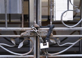 Coronavirus, a Trani prorogate al 3 maggio le chiusure di ville, parchi, cimitero, darsena, biblioteca e h24