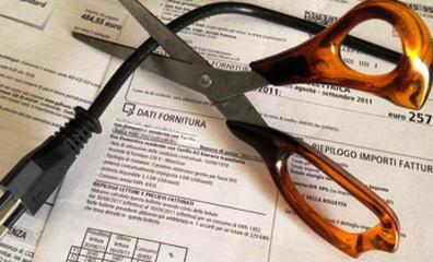 Coronavirus, sospesi fino al 3 maggio i distacchi per morosità di luce, acqua e gas