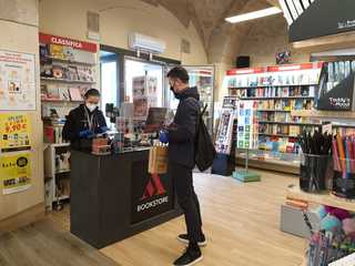 La lenta ripresa dopo l'emergenza sanitaria: ecco com'è ripartito il Mondadori Bookstore di Trani