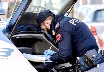 Coronavirus, Trani: uomo nudo sul balcone sedato e condotto in ospedale