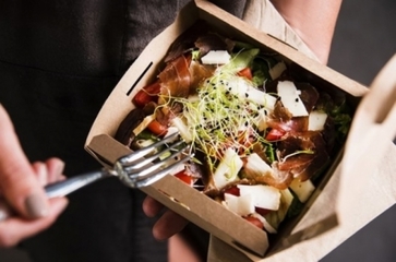 Fase 2, a Trani via da oggi alla ristorazione da asporto: nel locale non più di due persone e con mascherina. Vietato consumare anche nei pressi dell'attività