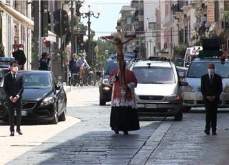 FOTO e VIDEO. Trani religiosa, riviviamo le fasi più belle della festa «blindata» del Crocifisso di Colonna. E Bottaro ringrazia la città
