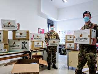 Coronavirus e solidarietà, il 9° reggimento fanteria Bari dona generi di prima necessità alla parrocchia Madonna di Fatima