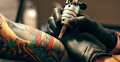 «Dimenticata la nostra categoria professionale»: lettera in redazione di una tatuatrice di Trani