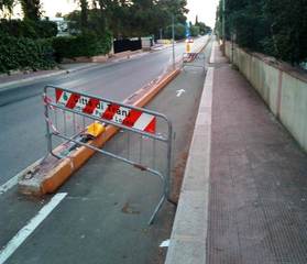 Lampeggiante abbattuto e pista ciclabile di nuovo a rischio: Trani, in via di Francia ennesima puntata di un'autentica telenovela