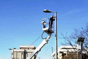 Trani, addio strettoia. Paolillo (Ad Amet): «La strada allargata sarà illuminata con proiettori a led di ultima generazione»