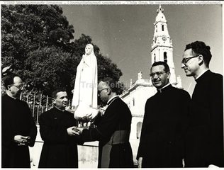 Omaggio alla Madonna di Fatima con le foto storiche dell'arrivo e della sua incoronazione nella città di Trani