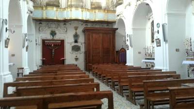 Chiesa piccola e poco ventilata: le celebrazioni della parrocchia di san Giovanni, ogni domenica, si svolgeranno all'aperto