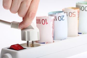 Coronavirus, ok dall'Autorità elettrica per i benefici alle utenze non domestiche: a Trani, per maggio-giugno-luglio, sconti in bolletta fino al 70 per cento