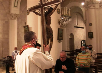 Trani religiosa, il Crocifisso è ritornato a Colonna. Il messaggio finale del Comitato feste patronali