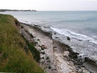 Precipita con la bici dal camminamento del litorale di levante: ricoverato con triplice fattura a Bari. Indagano i carabinieri di Trani
