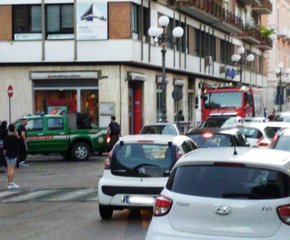 Trani, pompieri in casa di donna che non dava notizie di sé ma l'allarme rientra: sta bene
