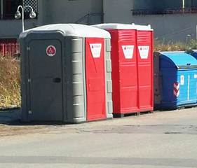 Bagni chimici, M5s segnala e amministrazione risolve: spostati. E ieri il mercato alimentare di Trani è ripartito