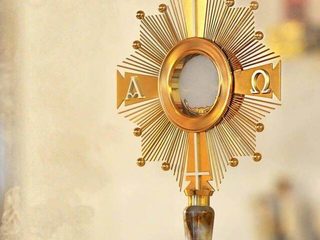 La solennità del Corpus Domini senza processioni eucaristiche: domenica mattina in Cattedrale la messa con il vescovo D'Ascenzo