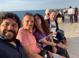 A Trani tornano i turisti, tra loro tre speciali: ieri il rapper Sfera Ebbasta, questa mattina Massimo Lopez e Federica Nargi