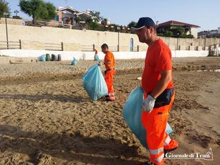 Spiagge di Trani, partita la pulizia giornaliera: anche quest'anno se ne occupa Amiu