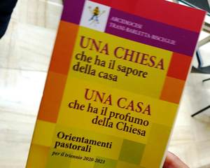 «Una chiesa povera per i poveri»: il vescovo D'Ascenzo presenta alla stampa gli Orientamenti pastorali. Oggi la consegna in cattedrale