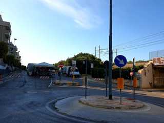 Ex strettoia riaperta e, da oggi, il mercato di Trani arriva in via Borsellino. Bottaro: «Ma stiamo lavorando per riportarlo tutto in via Falcone»