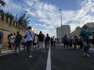 Giornata storica per il quartiere e la città: dopo 40 anni via Pozzo piano si allarga. Il sindaco Bottaro: «Con noi dalle parole ai fatti, felici per questo obiettivo raggiunto»