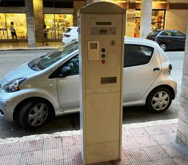 Sosta a pagamento a Trani, torna il parcometro in corso Italia e ne arriva un altro sul lungomare. A fine anno la scelta sull'eventuale acquisto di tutti