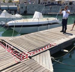 Darsena di Trani, si rompe tavola di un pontile al passaggio di una donna: solo contusioni ed escoriazioni