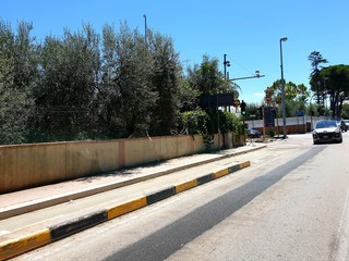 Pista ciclabile di via di Francia, dopo l'ultimo incidente sparite tutte le segnalazioni: l'arrivo a Trani da Corato è di nuovo un pericolo