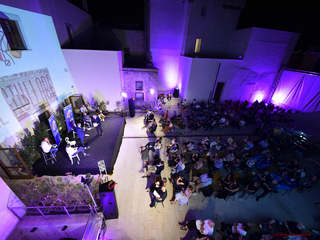 Il lockdown rivissuto al Giullare: fra dramma, musica e comicità Trani adesso può guardare avanti