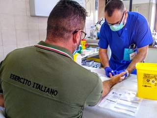 Giornata di solidarietà al 9° reggimento fanteria “Bari” con una donazione di sangue straordinaria