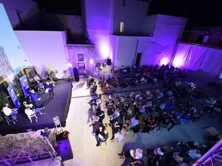 Festival Il Giullare, si scaldano i motori per questa edizione speciale: domani il primo appuntamento con il teatro