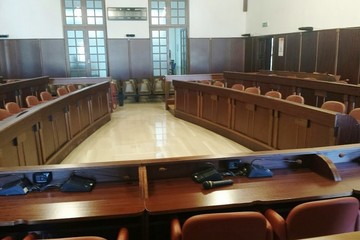 Consigli comunali e commissioni consiliari a Trani: l'intero 2019 è costato 97mila euro