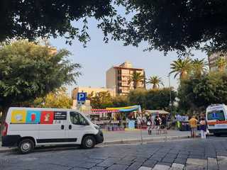 Porta a porta in tutta Trani, alla manifestazione in piazza buona affluenza e molto interesse