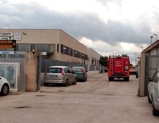 Trani-Andria, cade conduttore ad alta tensione su parcheggio: tanta paura, ma solo lievi ammaccature per una vettura. La linea era prossima all'interramento