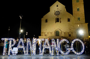 Risalita dei contagi, rinviata a data da destinarsi «Tango time»: si sarebbe dovuta tenere l'11 e 12 settembre