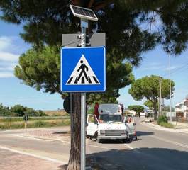Trani, in via Martiri di Palermo segnali luminosi per indurre automobilisti e motociclisti a rispettare i 30 chilometri orari